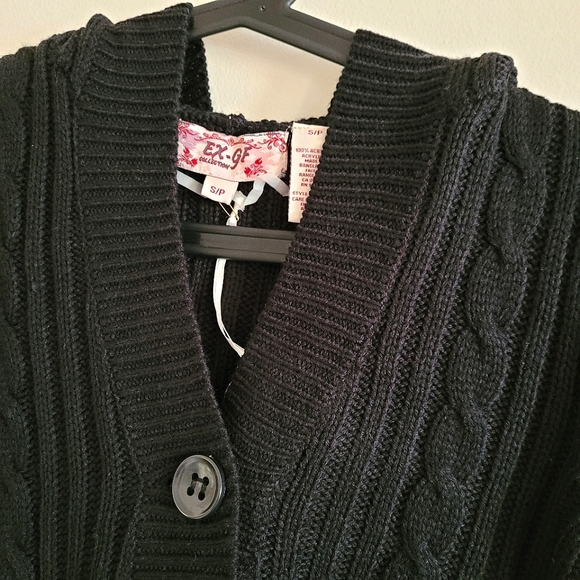 Black Hooded Croped Sweater/Cardigan - Picture 5 of 5